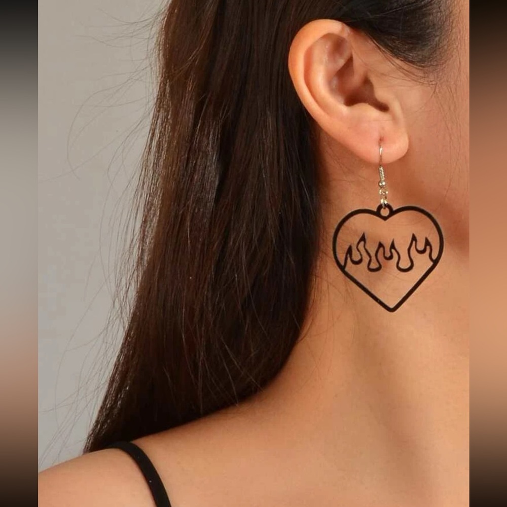 🔥 Awesome Large Fire Flame Heart Drop Earrings 🖤